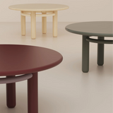 Table de diner Kai — natural oak base, powder lacquered wood feet, salmon lacquered metal tubes