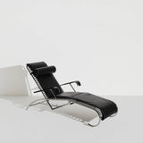Chaise longue Sandows N°114 de René Herbst pour Petite Friture - acier chromé, sandows caoutchouc, matelas et appui-tête cuir noir