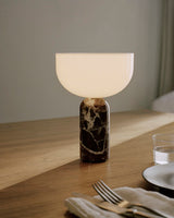 Lampe de table portable Kizu — Rosso Levanto Marble