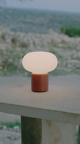 Lampe de table portable Karl-Johan — Earth Red