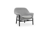 Fauteuil Drape Low en chêne noir — Gris Remix