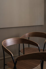 Fauteuil Missing — Walnut w. Black Frame