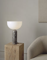 Lampe de table Kizu — Gris du Marais Marble w. White Acrylic