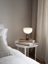 Lampe de table portable Kizu — Gris du Marais Marble w. White Acrylic