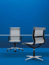 Chaise de bureau Moma dossier bas et accoudoirs — Blanc