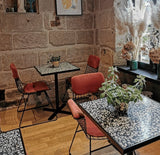 Table de diner Praga 70x70 — dining table: terrazzo black & white top, copper color metal roma base (new feet model)