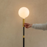 Lampadaire ajustable Poise — Laiton