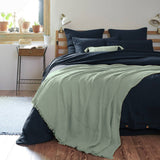 Plaid Gaïa Vert eucalyptus - ambiance chambre