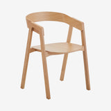 Lot de 2 chaises Gabino en chêne massif avec accoudoirs, finition naturelle, vue de face