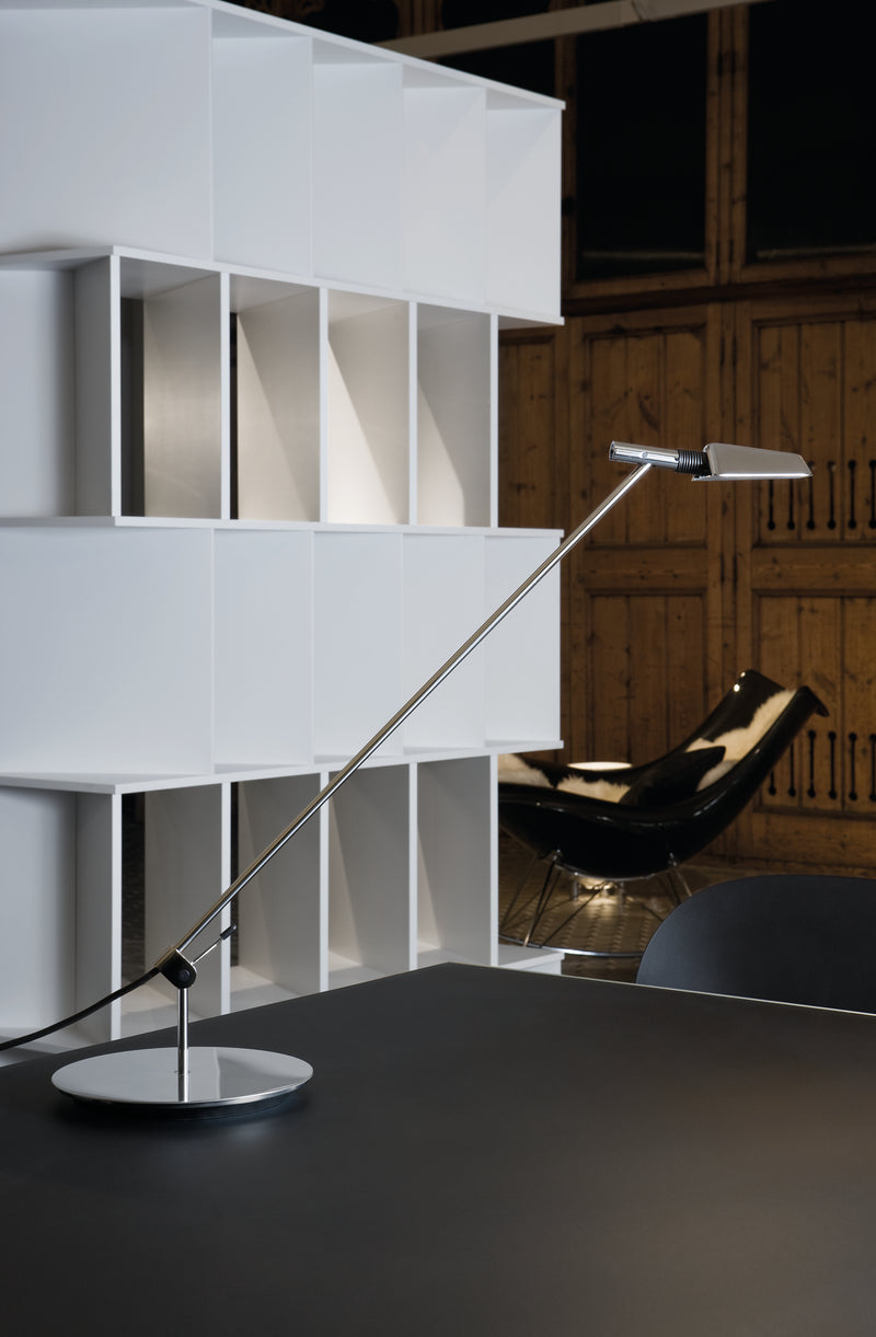 Lampe de table TEMA — Nickel mat