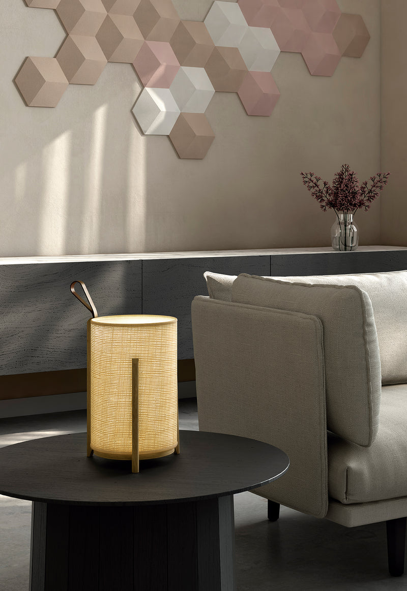 Lampe de table GRETA Battery — Chêne naturel Ø16 cm & Saguran