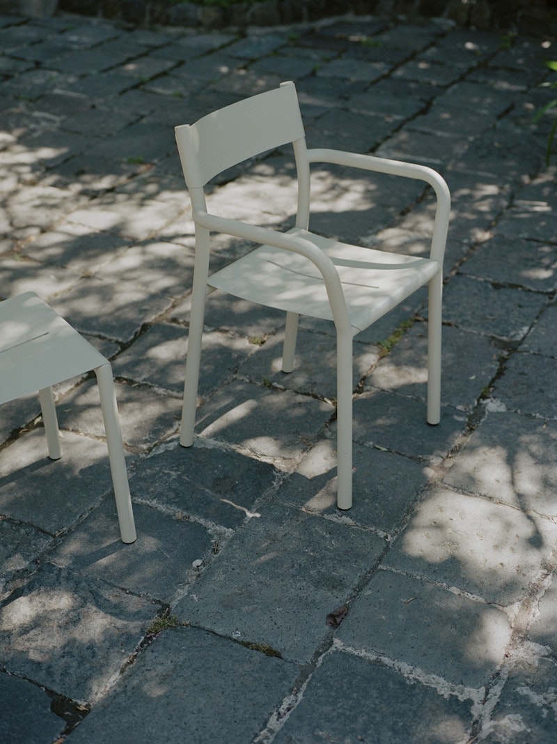 Chaise d'extérieur avec accoudoirs May — Light Grey