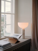 Lampe de table Kizu — Kunis Breccia Marble w. White Acrylic