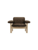 Fauteuil Brasilia dossier bas, chêne naturel, peau de mouton Sheepskin Root