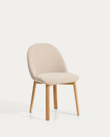 Chaise Meila en chenille beige et pieds en bois de frêne finition naturel