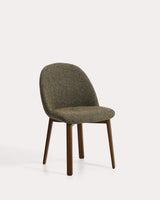 Chaise Meila en chenille verte et pieds en bois de frêne finition noyer
