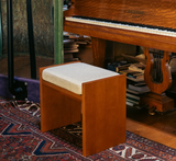 Tabouret CHIESA — Frêne et tissu beige