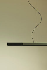 Suspension Dala Linear - Gris foncé et béton - détail 1