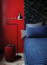 Lampe Gras N°411, vue de profil montrant le bras articulable