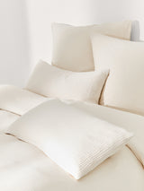 Taie d'oreiller Odile beige clair - vue d'ambiance chambre