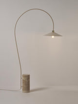 Lampadaire CORA - vue de détail pied travertin