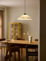 Suspension Leora Blanc casse noir ambiance
