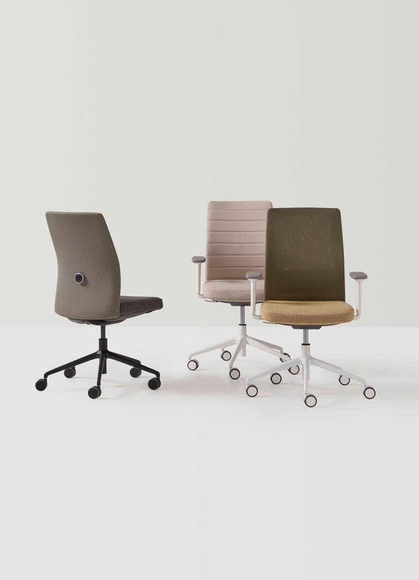 Chaise Esitt Blanc dossier résille & accoudoirs — Netex 210