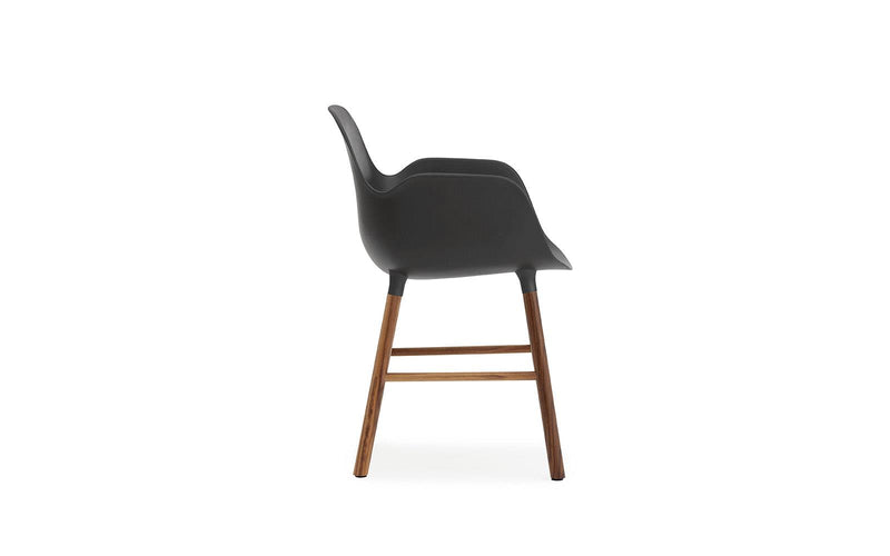 Chaise avec accoudoirs Form Walnut — Black