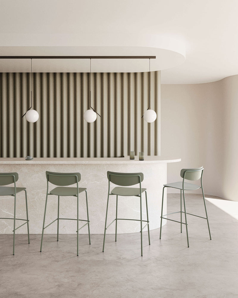Tabouret moyen Lea plastique — M82