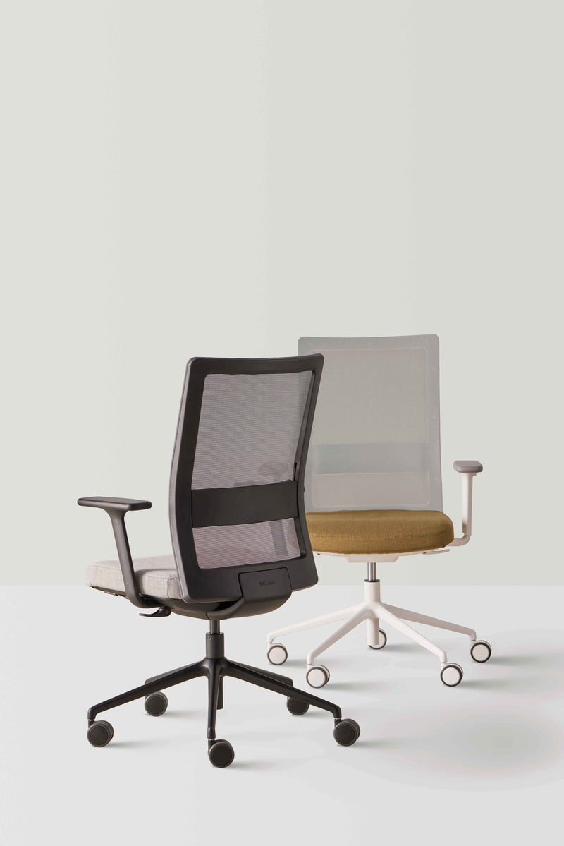 Siège Itek pro Blanc dossier résille et accoudoirs — Netex 227 & Medley 67002