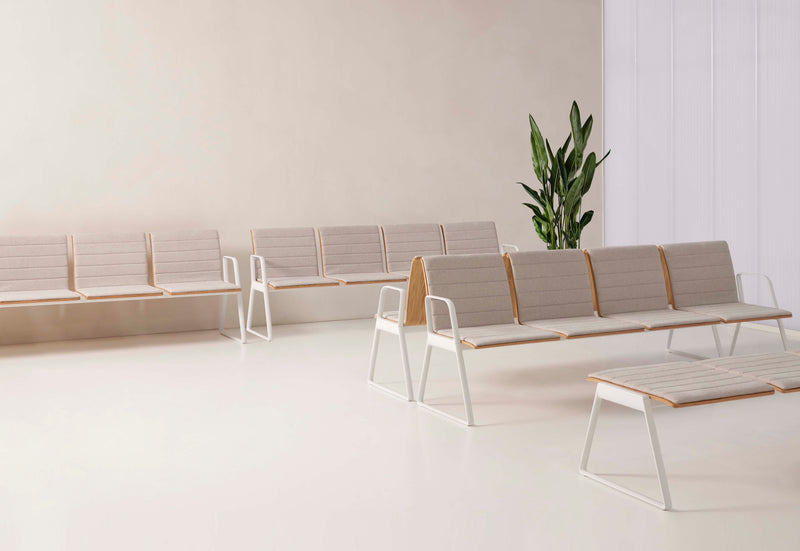Banc Lin wood 4 places Tissu assise & dossier — Chêne naturel, poli & tapisserie surpiqûres