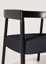 Fauteuil Nua — Frêne noir & Tissu Acet