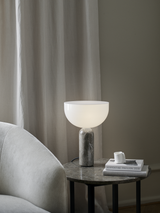 Lampe de table Kizu — Gris du Marais Marble w. White Acrylic