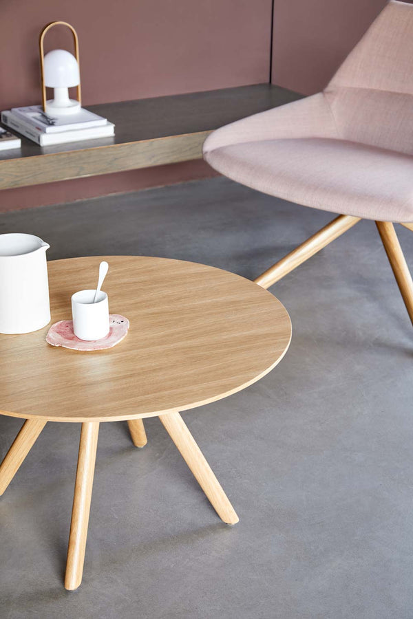 Table Stiks H38cm & plateau Ø70cm — Chêne naturel