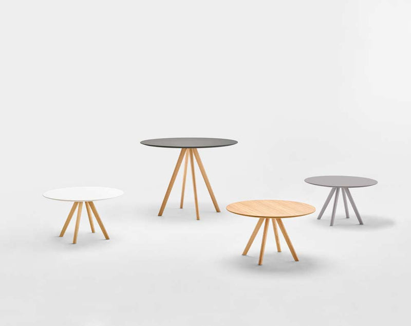 Table Stiks H72cm & plateau Ø80cm — Chêne naturel