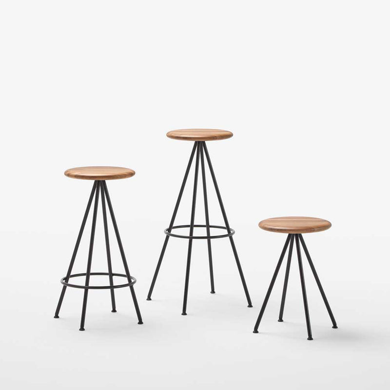 Tabouret moyen Sun bois — Acier noir & Chêne naturel