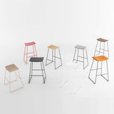 Tabouret haut Tao bois — Acier noir & Chêne naturel