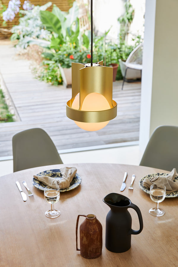 Suspension Loop & Sphere IV — Doré