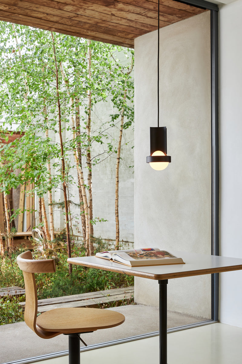 Suspension Loop & Sphere III — Noir