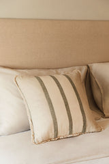 Coussin carré 45x45 cm Nyland en coton, coloris Beige Crème avec rayures verticales