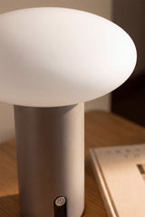 Lampe de table LED sans fil en fer Zosima Moka Brown détail