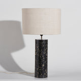 Lampe effet terrazzo noir et abat-jour en lin crème Terrazzo
