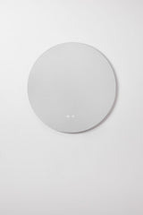 Vue d'ambiance du miroir Riben LED anti-buée dans une salle de bain contemporaine