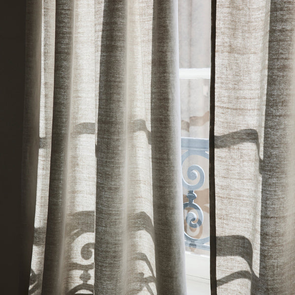 Rideau à oeillets argentés — Aubin