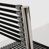 Chaise Sandows N°212 - vue de profil, silhouette légère et graphique