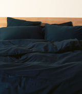 Parure en satin de coton bleu Tediber, mise en situation