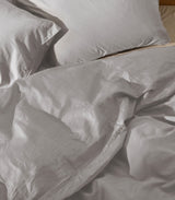 Drap plat satin de coton Gris Ecume, mise en situation