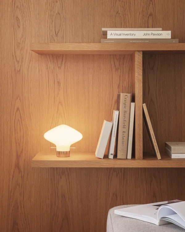 Lampe de table Repose — Laiton