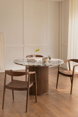 Table à manger ronde Giselda avec plateau en marbre brun Toronto et pied en bois de manguier massif