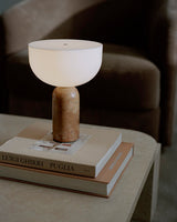 Lampe de table portable Kizu — Marbre Breccia Pernice